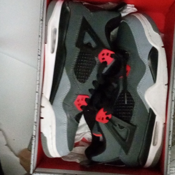 Jordan 4s - Picture 1 of 2